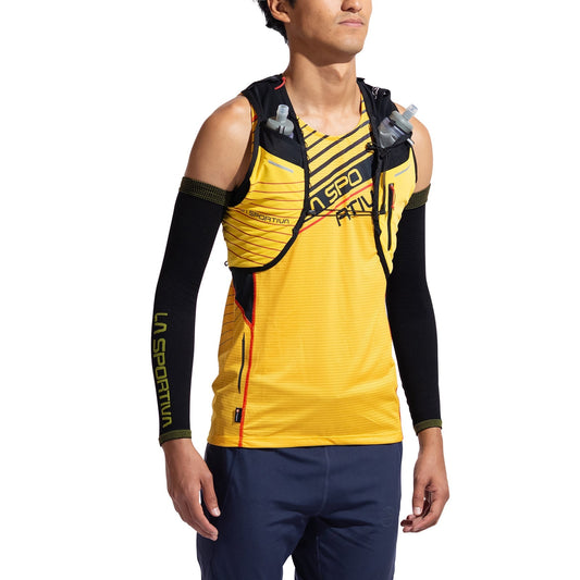 A person sports a sleeveless yellow athletic top, La Sportiva Trace Arm Warmer, and blue shorts, with two water bottles on their vest. The La Sportiva vest is ideal for mountain running and supports optimal thermoregulation.