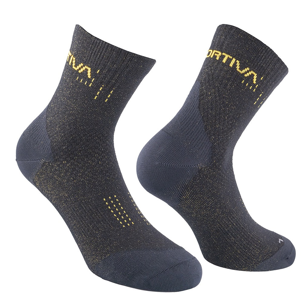 La Sportiva Sprint Trail Socks: Dark gray ankle-length socks with yellow patterns and text, shown on a white background. Made from breathable, textured fabric—ideal for trail runs and short-distance sprints needing speed.